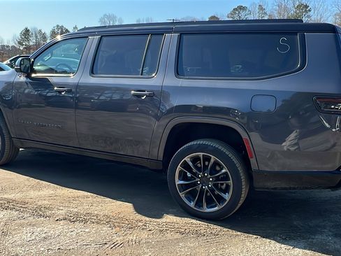 Used 2025 Jeep Grand Wagoneer L Series III w/ Rear Seat Video Group 1 image 10