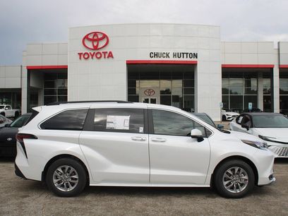 New 2025 Toyota Sienna XLE