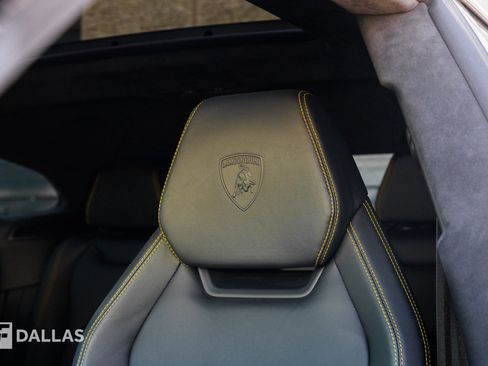 Used 2019 Lamborghini Urus image 21