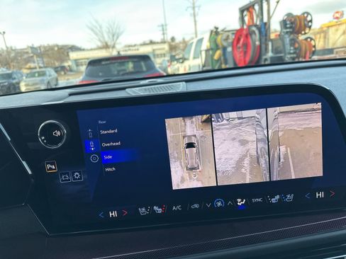 Used 2024 Chevrolet Traverse RS image 69