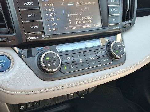 Used 2016 Toyota RAV4 XLE image 18