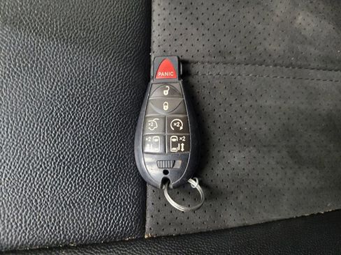Used 2019 Dodge Grand Caravan SXT w/ Driver Convenience Group FWD image 32