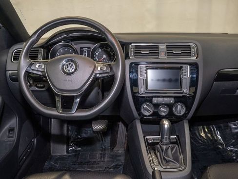 Used 2018 Volkswagen Jetta Sport image 2