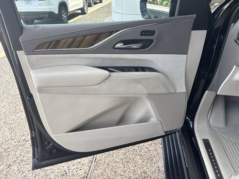 Certified 2021 Cadillac Escalade Premium Luxury Platinum AWD/4WD image 23