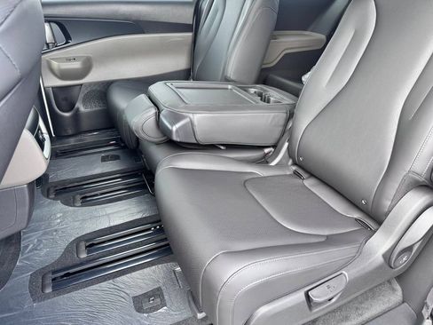 New 2026 Kia Carnival FWD image 26
