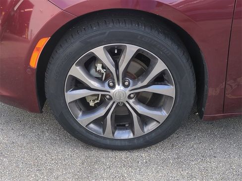 Used 2018 Chrysler Pacifica Limited w/ Tire & Wheel Group image 12
