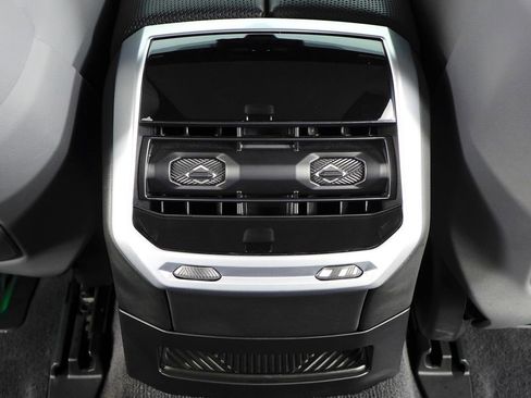 Used 2023 BMW 740i w/ Parking Assistance Package image 23