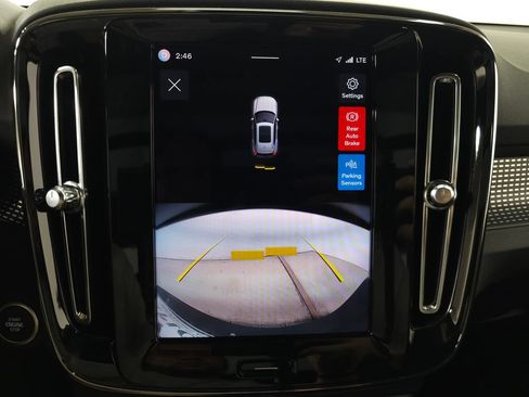 Used 2023 Volvo XC40 B5 Plus w/ Protection Package Premier AWD/4WD image 25