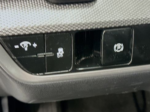 Used 2025 Kia Sportage LX image 17