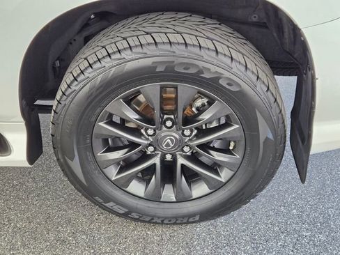 Used 2020 Lexus GX 460 Premium w/ Premium Package image 9