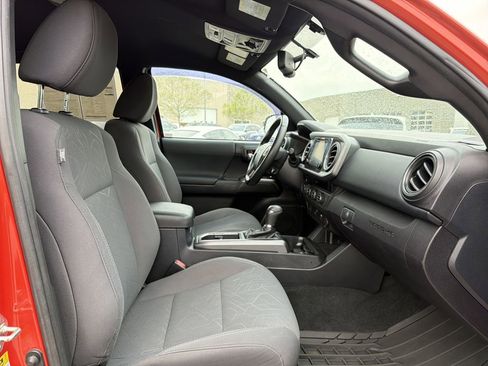 Used 2017 Toyota Tacoma TRD Off-Road w/ Tow Package image 17