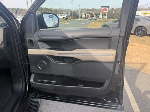 Used 2024 Ford Expedition Max Limited image 31