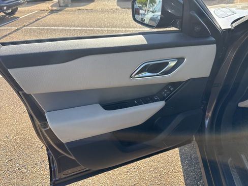 Used 2023 Land Rover Range Rover Velar R-Dynamic S image 13