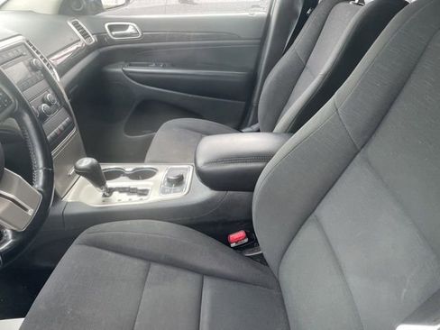 Used 2011 Jeep Grand Cherokee Laredo w/ Security & Convenience Group image 2