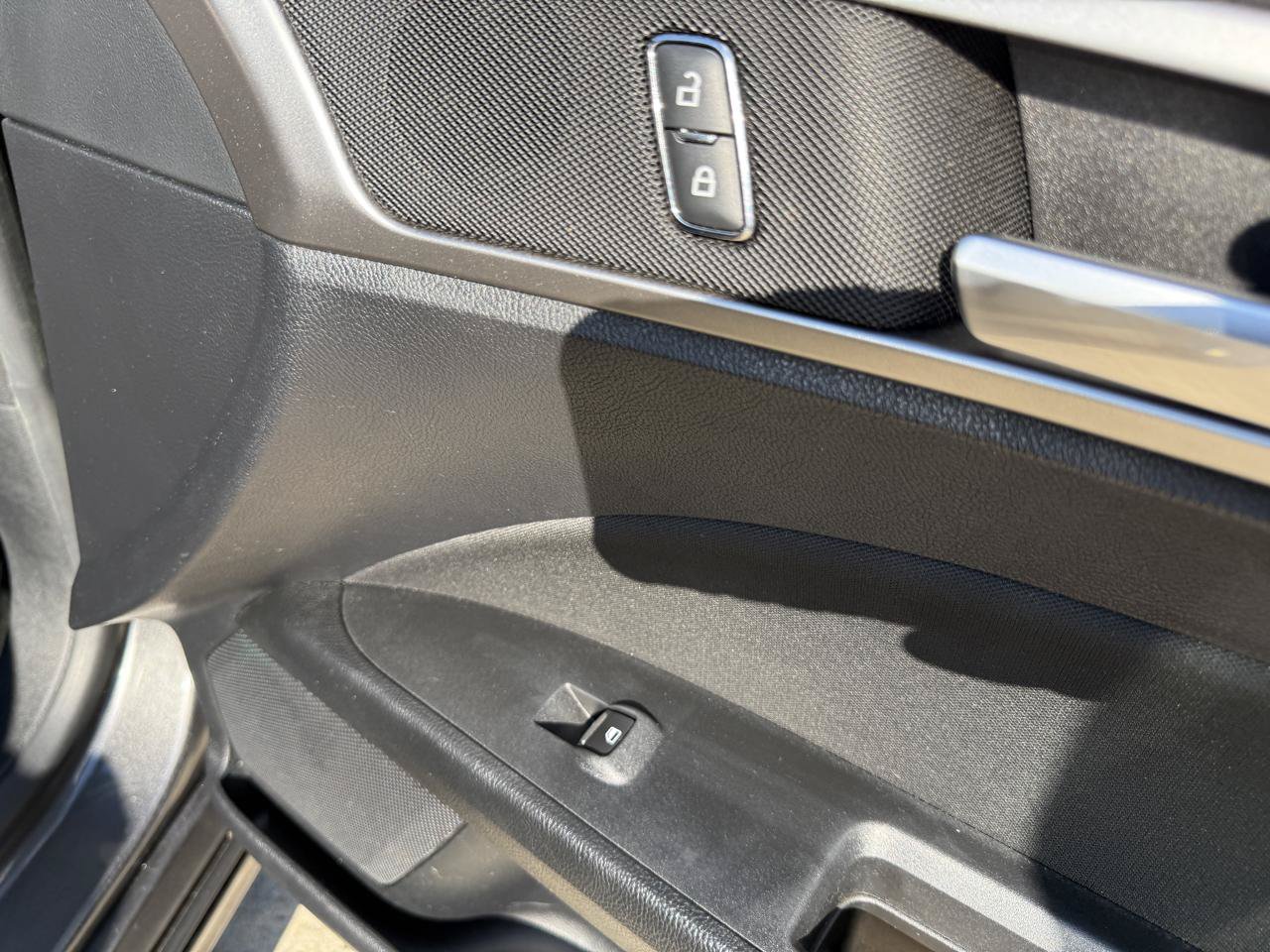 Used 2018 Ford Fusion SE w/ Fusion SE Technology Package FWD image 28