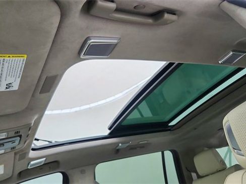 Used 2025 Cadillac Escalade ESV Premium Luxury Platinum image 61