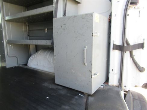 Used 2014 Chevrolet Express 2500 image 12