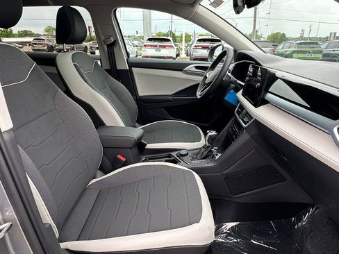 New 2025 Volkswagen Taos SE image 15