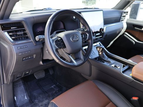 Used 2024 Lexus GX 550 w/ Accessory Package (31) AWD/4WD image 13