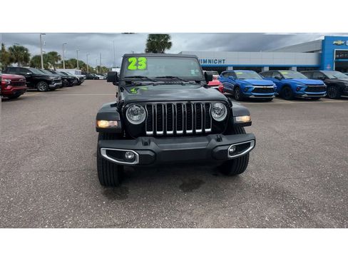 Used 2023 Jeep Gladiator Overland image 3