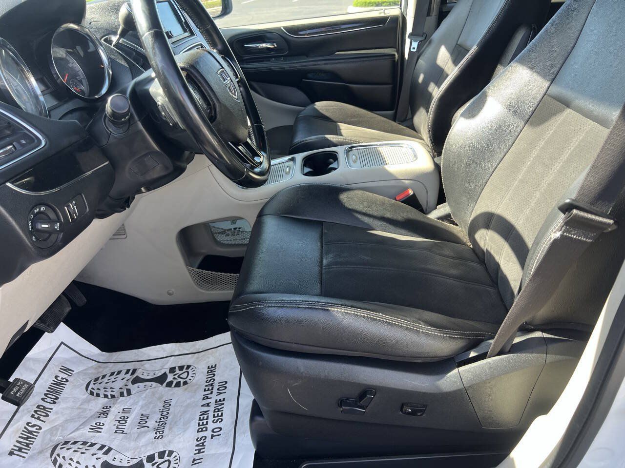 Used 2019 Dodge Grand Caravan SXT FWD image 16