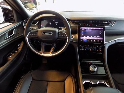 New 2025 Jeep Grand Cherokee Limited w/ Luxury Tech Group II image 12