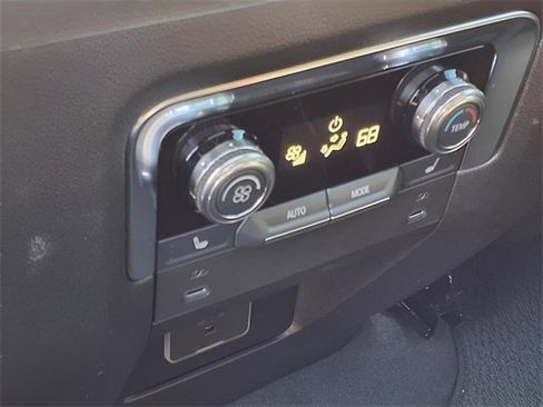 Used 2025 GMC Yukon Denali w/ Sun & Power Step Package image 23