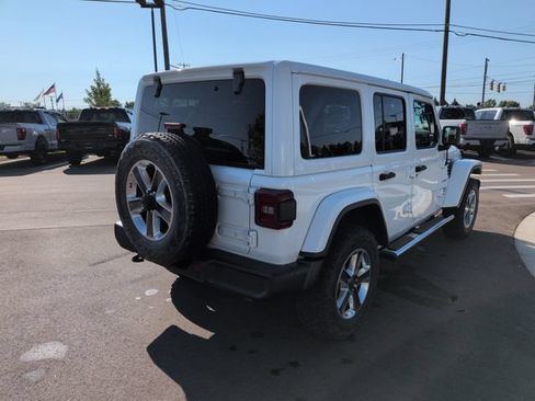 Used 2019 Jeep Wrangler Unlimited Sahara AWD/4WD image 5