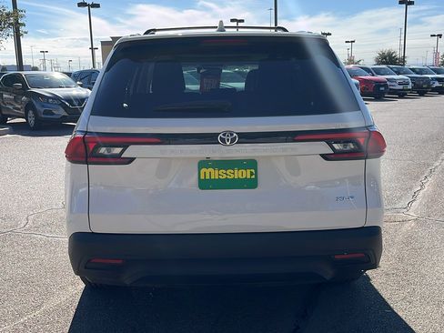 Used 2024 Toyota Grand Highlander XLE image 7