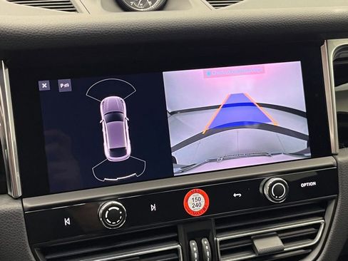 Used 2025 Porsche Macan image 21