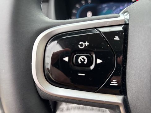 Certified 2025 Volvo XC90 B6 Plus image 24