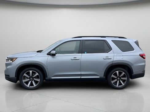 Used 2023 Honda Pilot Touring image 2