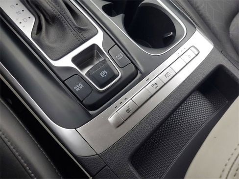 Certified 2023 Kia Carnival LX image 25