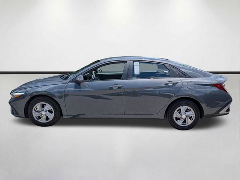 Used 2025 Hyundai Elantra SE FWD image 7