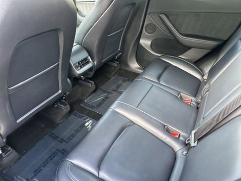 Used 2022 Tesla Model Y Long Range image 11