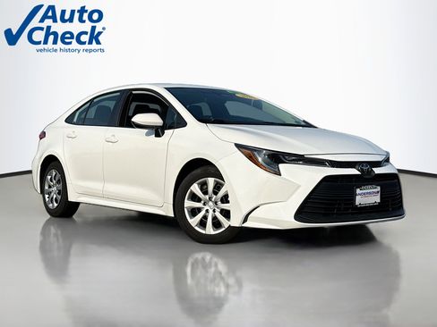 Used 2025 Toyota Corolla LE image 1