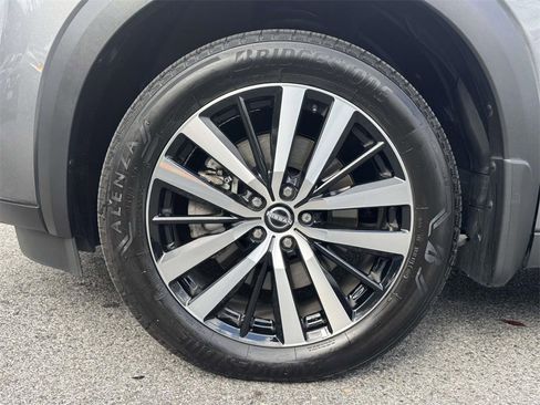 Used 2024 Nissan Pathfinder Platinum image 10