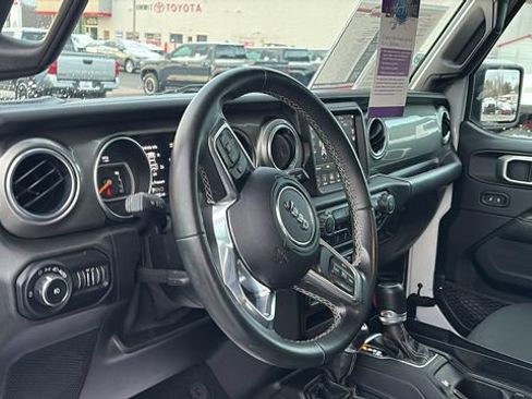 Used 2019 Jeep Wrangler Unlimited Sahara image 10