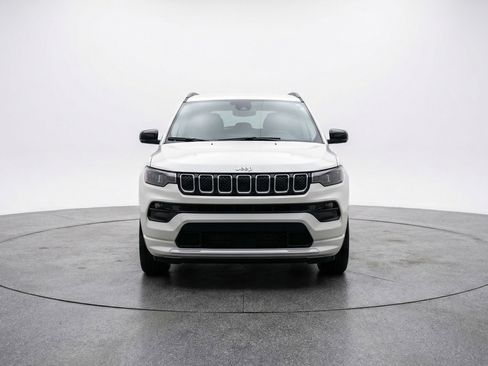 Used 2025 Jeep Compass Latitude AWD/4WD image 2