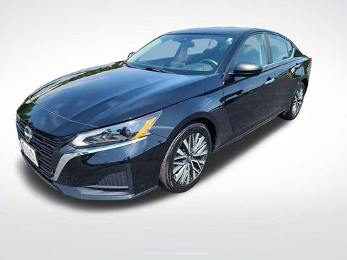 Used 2024 Nissan Altima 2.5 SV FWD image 1