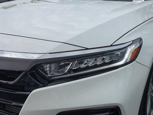 Used 2019 Honda Accord EX image 10