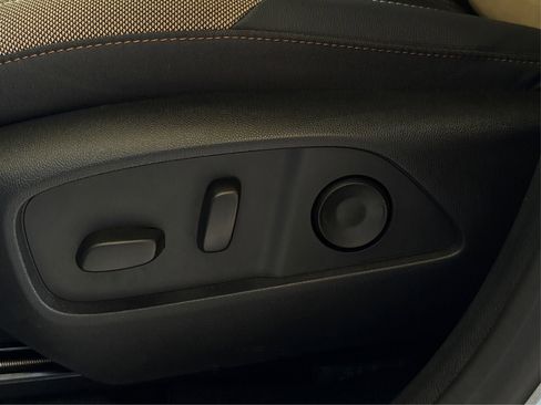 Used 2025 Chevrolet Equinox ACTIV w/ Safety and Technology Package image 31