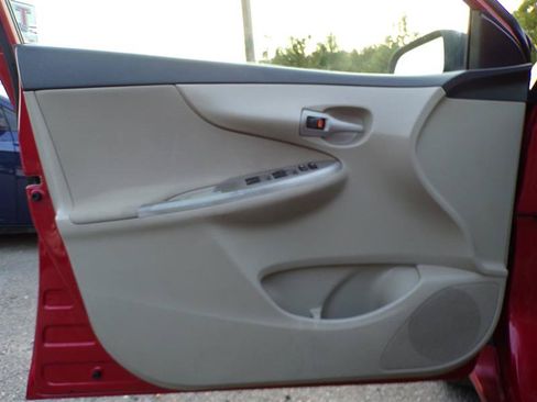 Used 2013 Toyota Corolla LE FWD image 13