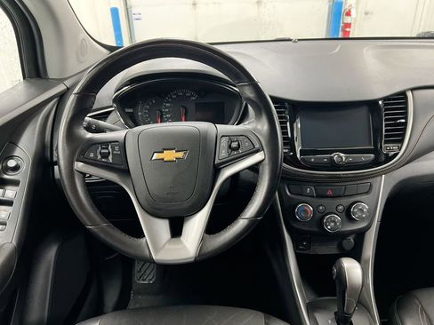 Used 2017 Chevrolet Trax LT w/ LT Convenience Package AWD/4WD image 11