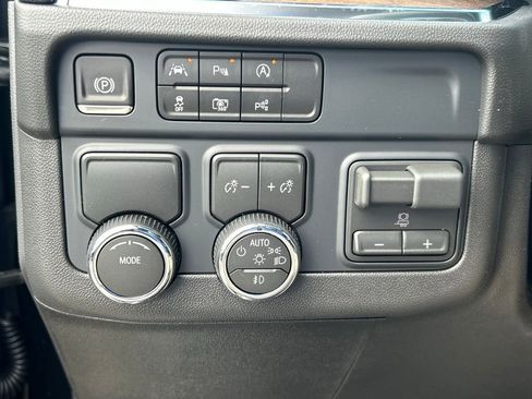 New 2026 Chevrolet Suburban High Country w/ Sun And Tow Package RWD image 31