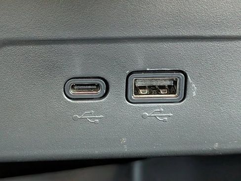 Used 2025 Chevrolet Trax RS w/ Sunroof Package image 19