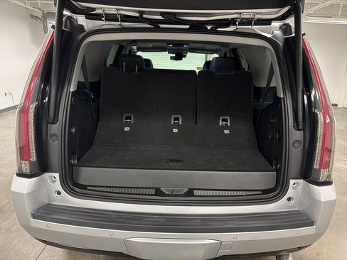 Used 2020 Cadillac Escalade Premium Luxury AWD/4WD image 19