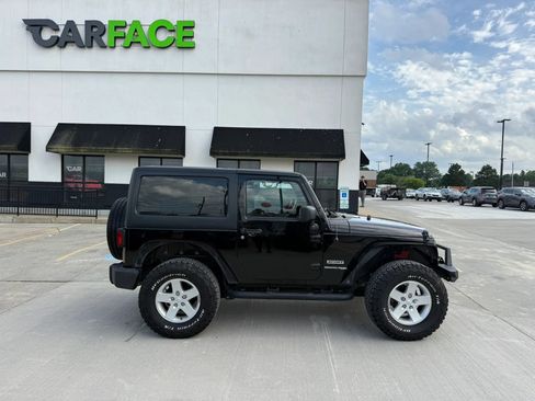 Used 2018 Jeep Wrangler Sport AWD/4WD image 16