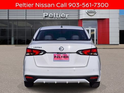 Used 2021 Nissan Versa S FWD image 5