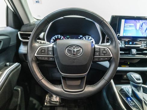Used 2023 Toyota Highlander XLE FWD image 15